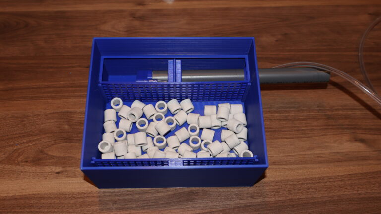 Filter für die Goldfischbrut: Luftheber, Gitter und Filtermaterial