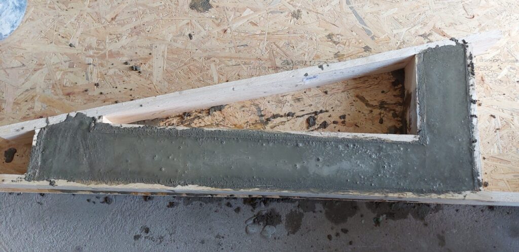 Balkonkraftwerk: Schalung Flachdachhalter